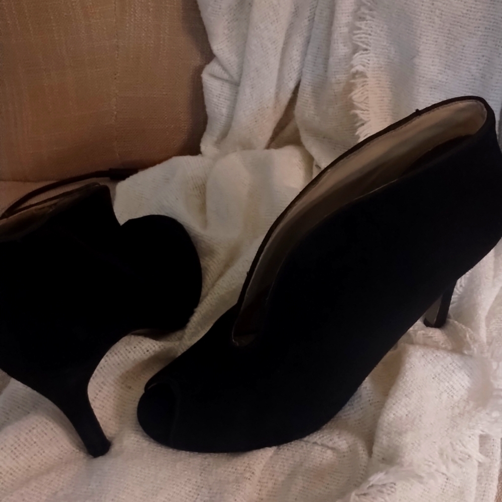 Adrienne Vittadini AV-Grandeur Open Toe Booties Black Kid Suede Upper Size 8.5 M